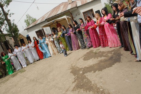 Yüksekova'da 29-30 Mayıs tarihleri arasında evlenen çiftleri sizler için sayfamıza taşıdık.