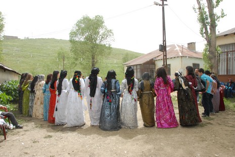 Yüksekova'da 29-30 Mayıs tarihleri arasında evlenen çiftleri sizler için sayfamıza taşıdık.