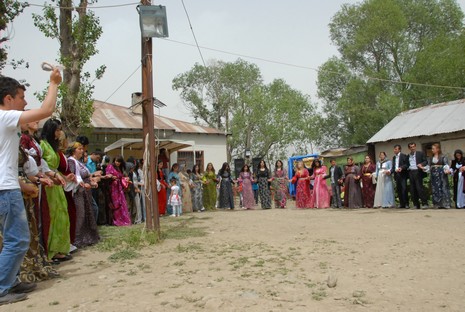 Yüksekova'da 29-30 Mayıs tarihleri arasında evlenen çiftleri sizler için sayfamıza taşıdık.