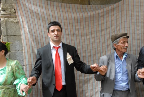 Yüksekova'da 29-30 Mayıs tarihleri arasında evlenen çiftleri sizler için sayfamıza taşıdık.