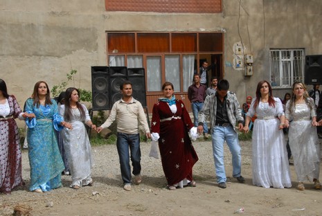 Yüksekova'da 29-30 Mayıs tarihleri arasında evlenen çiftleri sizler için sayfamıza taşıdık.