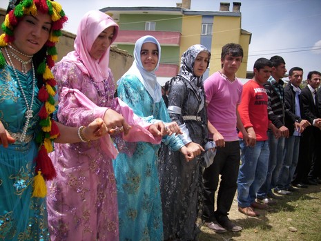Yüksekova'da 29-30 Mayıs tarihleri arasında evlenen çiftleri sizler için sayfamıza taşıdık.