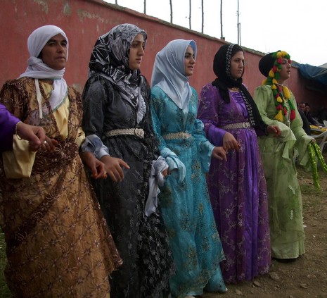 Yüksekova'da 29-30 Mayıs tarihleri arasında evlenen çiftleri sizler için sayfamıza taşıdık.