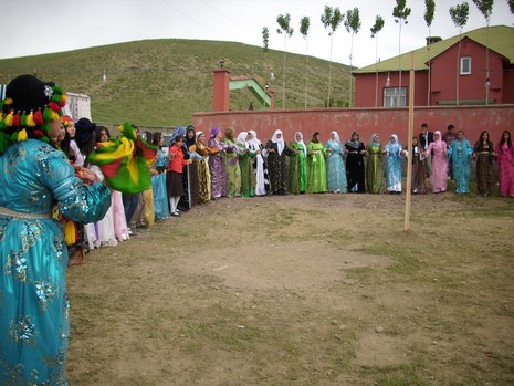 Yüksekova'da 29-30 Mayıs tarihleri arasında evlenen çiftleri sizler için sayfamıza taşıdık.