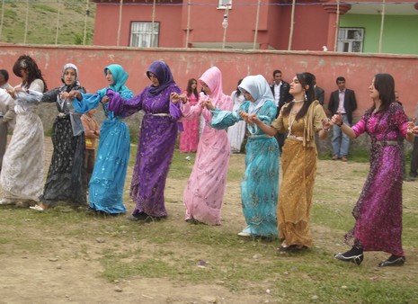 Yüksekova'da 29-30 Mayıs tarihleri arasında evlenen çiftleri sizler için sayfamıza taşıdık.