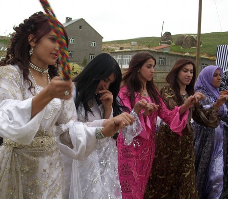 Yüksekova'da 29-30 Mayıs tarihleri arasında evlenen çiftleri sizler için sayfamıza taşıdık.