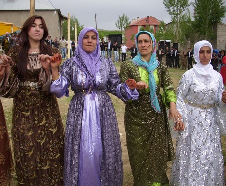 Yüksekova'da 29-30 Mayıs tarihleri arasında evlenen çiftleri sizler için sayfamıza taşıdık.