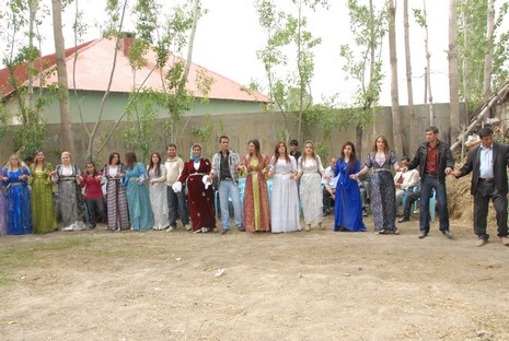 Yüksekova'da 29-30 Mayıs tarihleri arasında evlenen çiftleri sizler için sayfamıza taşıdık.