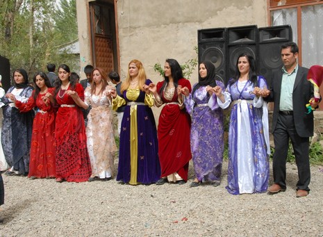 Yüksekova'da 29-30 Mayıs tarihleri arasında evlenen çiftleri sizler için sayfamıza taşıdık.