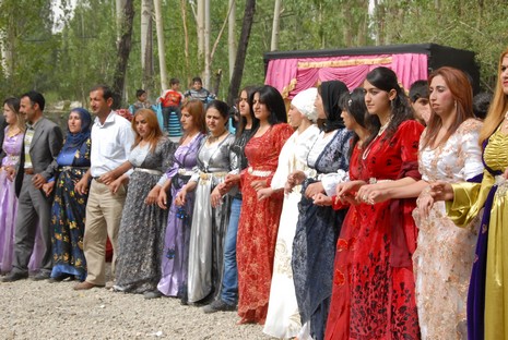 Yüksekova'da 29-30 Mayıs tarihleri arasında evlenen çiftleri sizler için sayfamıza taşıdık.