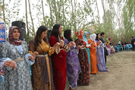 Yüksekova'da 29-30 Mayıs tarihleri arasında evlenen çiftleri sizler için sayfamıza taşıdık.