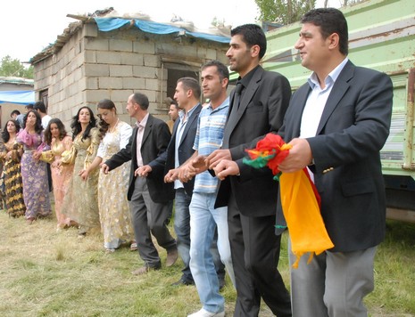 Yüksekova'da 29-30 Mayıs tarihleri arasında evlenen çiftleri sizler için sayfamıza taşıdık.