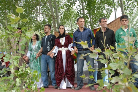 Yüksekova'da 29-30 Mayıs tarihleri arasında evlenen çiftleri sizler için sayfamıza taşıdık.