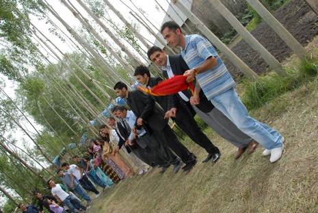 Yüksekova'da 29-30 Mayıs tarihleri arasında evlenen çiftleri sizler için sayfamıza taşıdık.