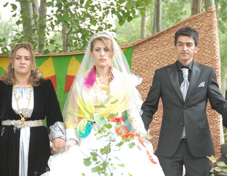 Yüksekova'da 29-30 Mayıs tarihleri arasında evlenen çiftleri sizler için sayfamıza taşıdık.