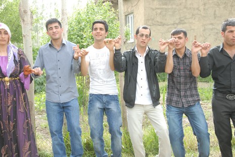 Yüksekova'da 29-30 Mayıs tarihleri arasında evlenen çiftleri sizler için sayfamıza taşıdık.