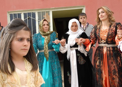 Yüksekova'da 29-30 Mayıs tarihleri arasında evlenen çiftleri sizler için sayfamıza taşıdık.