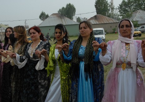 Yüksekova'da 29-30 Mayıs tarihleri arasında evlenen çiftleri sizler için sayfamıza taşıdık.