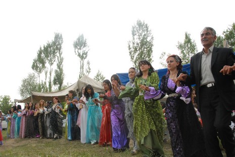 Yüksekova'da 29-30 Mayıs tarihleri arasında evlenen çiftleri sizler için sayfamıza taşıdık.