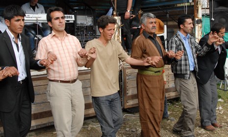 Yüksekova'da 29-30 Mayıs tarihleri arasında evlenen çiftleri sizler için sayfamıza taşıdık.