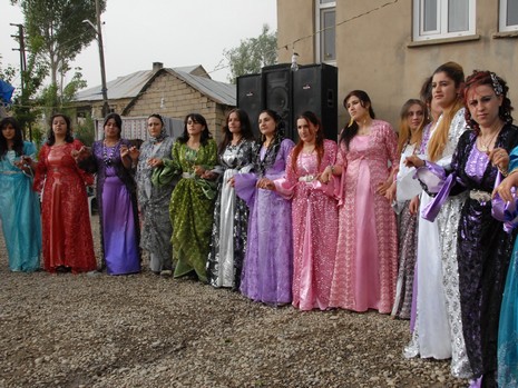 Yüksekova'da 29-30 Mayıs tarihleri arasında evlenen çiftleri sizler için sayfamıza taşıdık.