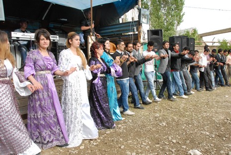 Yüksekova'da 29-30 Mayıs tarihleri arasında evlenen çiftleri sizler için sayfamıza taşıdık.