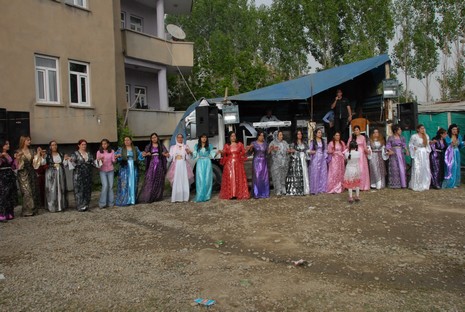 Yüksekova'da 29-30 Mayıs tarihleri arasında evlenen çiftleri sizler için sayfamıza taşıdık.