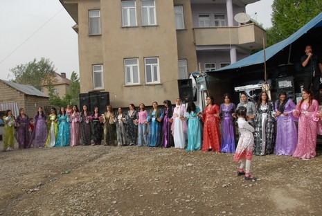 Yüksekova'da 29-30 Mayıs tarihleri arasında evlenen çiftleri sizler için sayfamıza taşıdık.