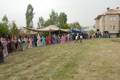 Yüksekova'da 29-30 Mayıs tarihleri arasında evlenen çiftleri sizler için sayfamıza taşıdık.