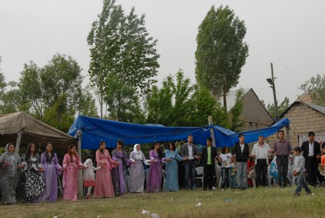 Yüksekova'da 29-30 Mayıs tarihleri arasında evlenen çiftleri sizler için sayfamıza taşıdık.