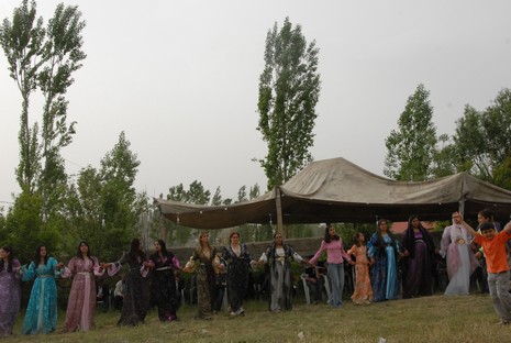 Yüksekova'da 29-30 Mayıs tarihleri arasında evlenen çiftleri sizler için sayfamıza taşıdık.