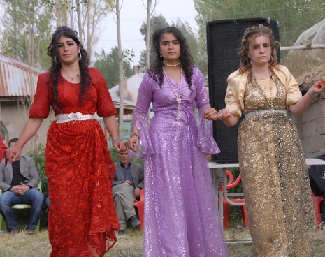 Yüksekova'da 29-30 Mayıs tarihleri arasında evlenen çiftleri sizler için sayfamıza taşıdık.