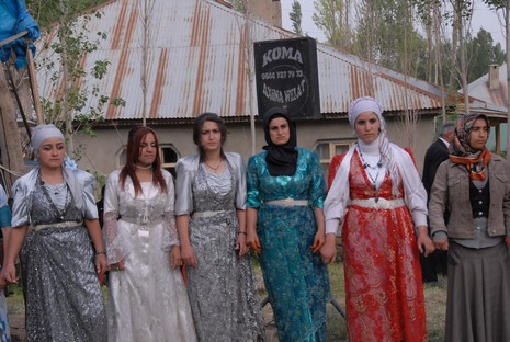 Yüksekova'da 29-30 Mayıs tarihleri arasında evlenen çiftleri sizler için sayfamıza taşıdık.