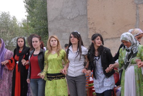 Yüksekova'da 29-30 Mayıs tarihleri arasında evlenen çiftleri sizler için sayfamıza taşıdık.