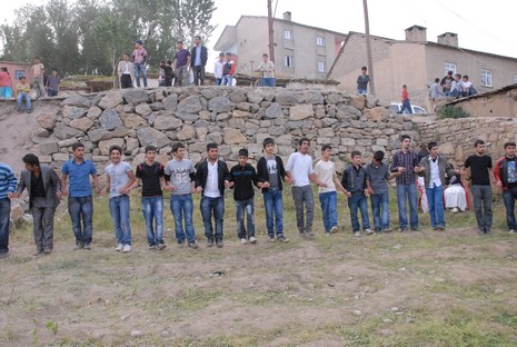 Yüksekova'da 29-30 Mayıs tarihleri arasında evlenen çiftleri sizler için sayfamıza taşıdık.