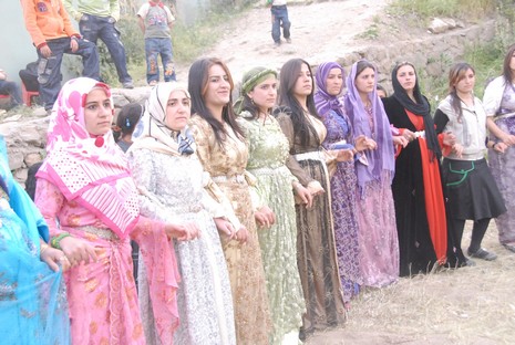 Yüksekova'da 29-30 Mayıs tarihleri arasında evlenen çiftleri sizler için sayfamıza taşıdık.