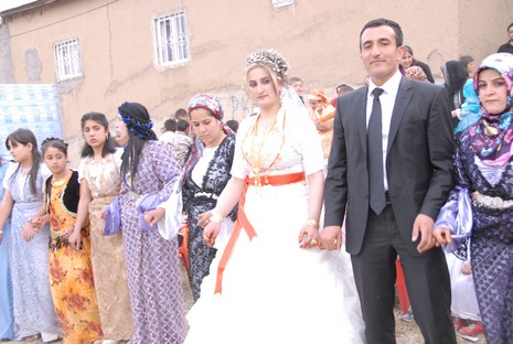 Yüksekova'da 29-30 Mayıs tarihleri arasında evlenen çiftleri sizler için sayfamıza taşıdık.