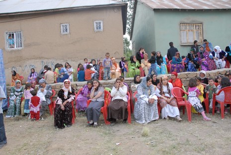 Yüksekova'da 29-30 Mayıs tarihleri arasında evlenen çiftleri sizler için sayfamıza taşıdık.