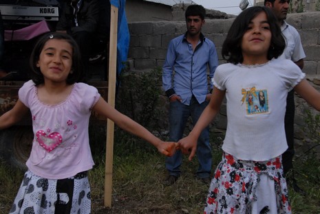 Yüksekova'da 29-30 Mayıs tarihleri arasında evlenen çiftleri sizler için sayfamıza taşıdık.