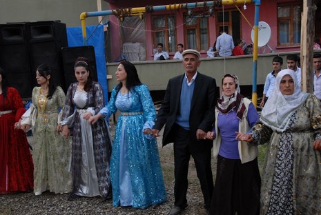 Yüksekova'da 29-30 Mayıs tarihleri arasında evlenen çiftleri sizler için sayfamıza taşıdık.