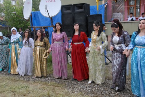 Yüksekova'da 29-30 Mayıs tarihleri arasında evlenen çiftleri sizler için sayfamıza taşıdık.