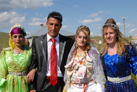 Yüksekova'da 29-30 Mayıs tarihleri arasında evlenen çiftleri sizler için sayfamıza taşıdık.