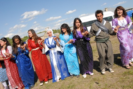 Yüksekova'da 29-30 Mayıs tarihleri arasında evlenen çiftleri sizler için sayfamıza taşıdık.