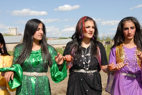 Yüksekova'da 29-30 Mayıs tarihleri arasında evlenen çiftleri sizler için sayfamıza taşıdık.