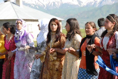 Yüksekova'da 29-30 Mayıs tarihleri arasında evlenen çiftleri sizler için sayfamıza taşıdık.