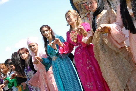 Yüksekova'da 29-30 Mayıs tarihleri arasında evlenen çiftleri sizler için sayfamıza taşıdık.