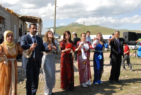 Yüksekova'da 29-30 Mayıs tarihleri arasında evlenen çiftleri sizler için sayfamıza taşıdık.