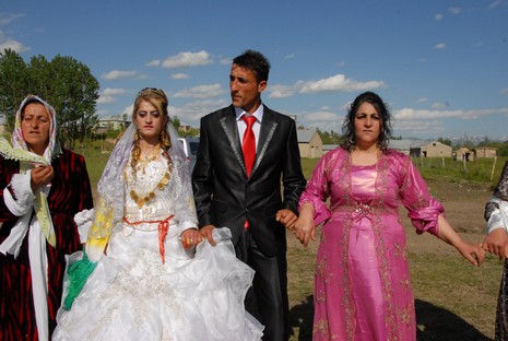 Yüksekova'da 29-30 Mayıs tarihleri arasında evlenen çiftleri sizler için sayfamıza taşıdık.