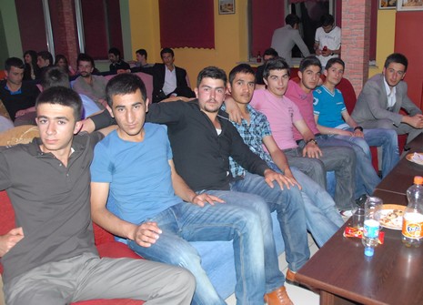 LGS öncesi dershane öğrencileri strest attı. 