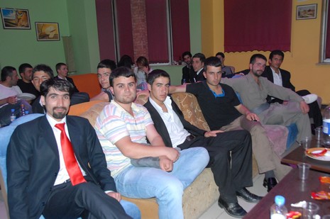 LGS öncesi dershane öğrencileri strest attı. 